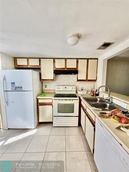 3820 NW 90th Ave in Sunrise, FL - Building Photo