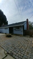 1560 Highland Blvd in Hayward, CA - Building Photo
