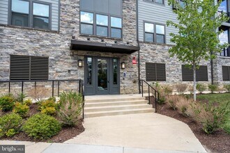 12850 Mosaic Pk Wy in Herndon, VA - Building Photo - Building Photo
