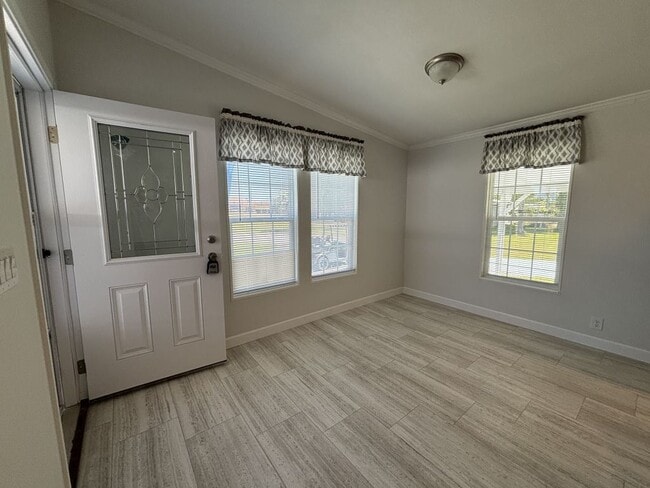 property at 2 Kimberly Ct