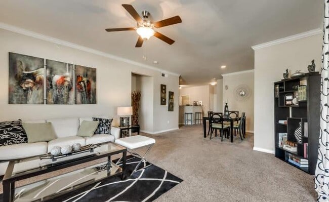 2825 N Hwy 360 in Grand Prairie, TX - Building Photo - Building Photo