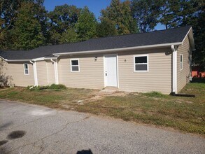 8 Hammett Rd in Taylors, SC - Building Photo - Building Photo