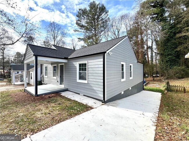 1271 Lorenzo Dr SW in Atlanta, GA - Building Photo - Building Photo