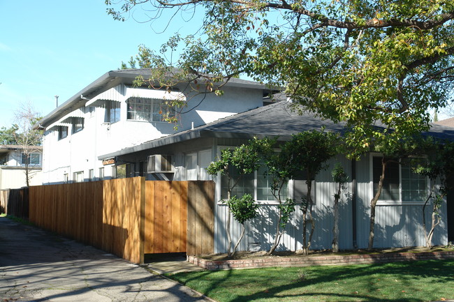 1075 Oakmont Dr in San Jose, CA - Building Photo - Building Photo