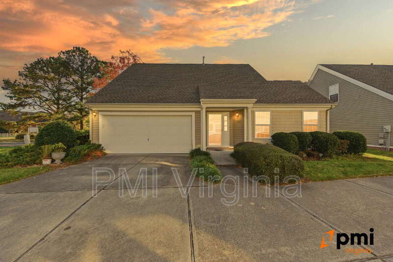 1002 Nicklaus Dr in Suffolk, VA - Building Photo