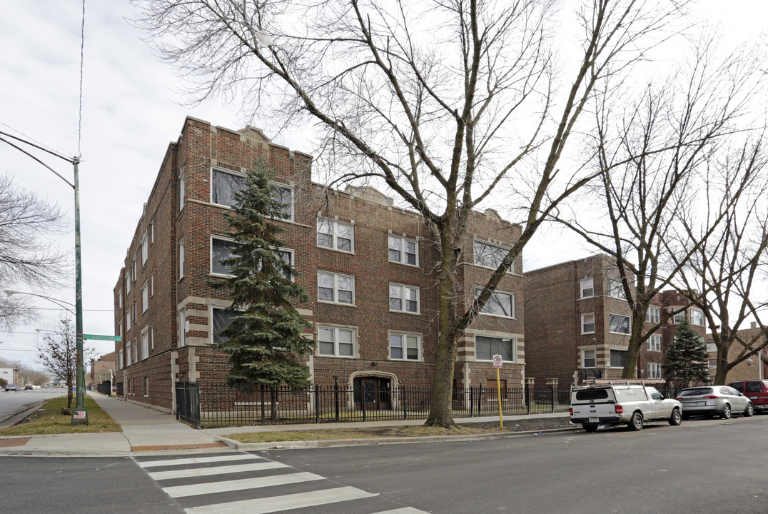 7600 S Essex Ave in Chicago, IL - Building Photo