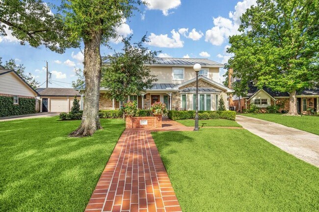 2427 Blue Water Ln in Houston, TX - Foto de edificio - Building Photo