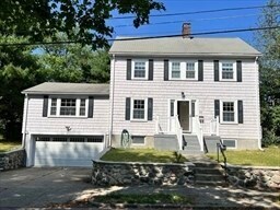 68 Pierrepont Rd in Newton, MA - Building Photo