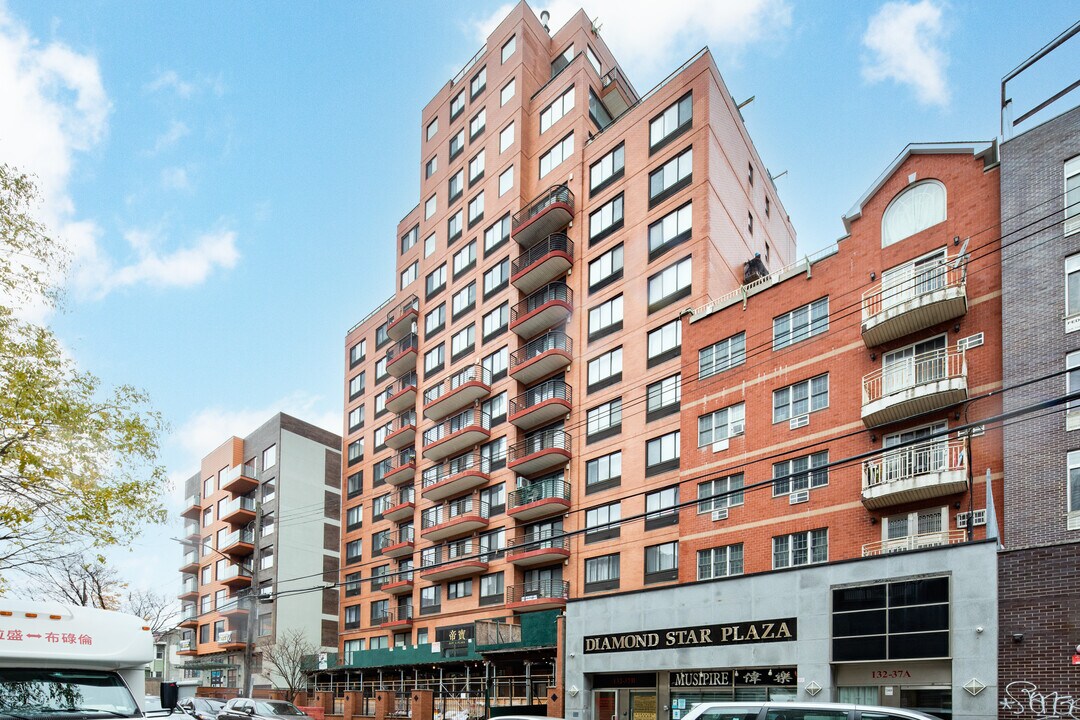 132-35 41st Rd in Flushing, NY - Foto de edificio