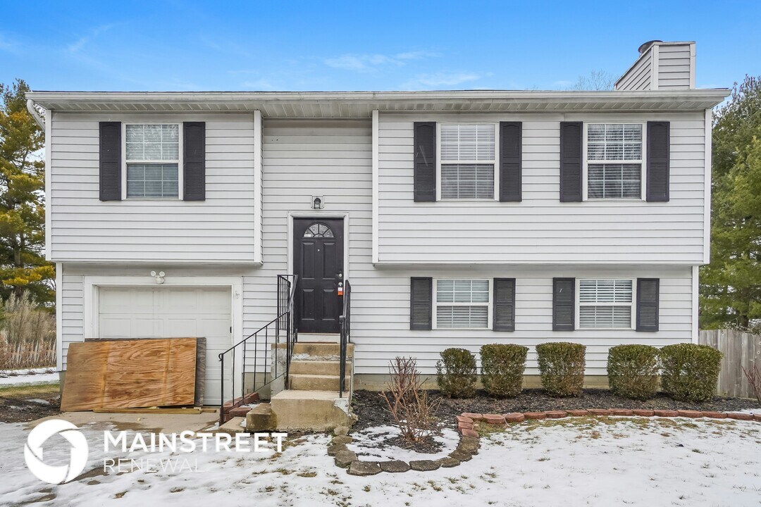 1676 Laramie Dr in Powell, OH - Building Photo