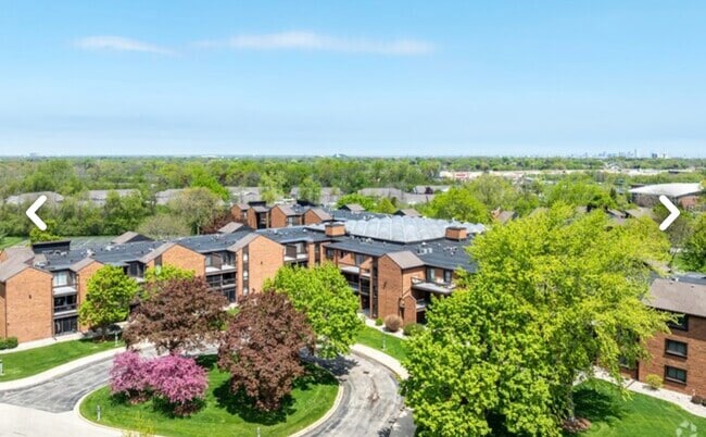 5200 S Tuckaway Blvd, Unit 250C in Greenfield, WI - Building Photo - Building Photo