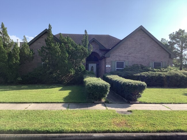 1601 Oak Pl Ct