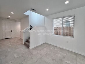 2891 E Tierra Dr in Fresno, CA - Building Photo - Building Photo