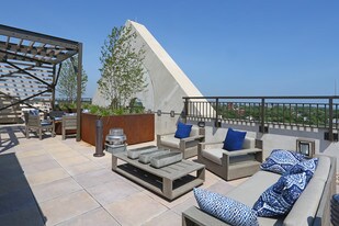 1323 W Morse Ave in Chicago, IL - Building Photo