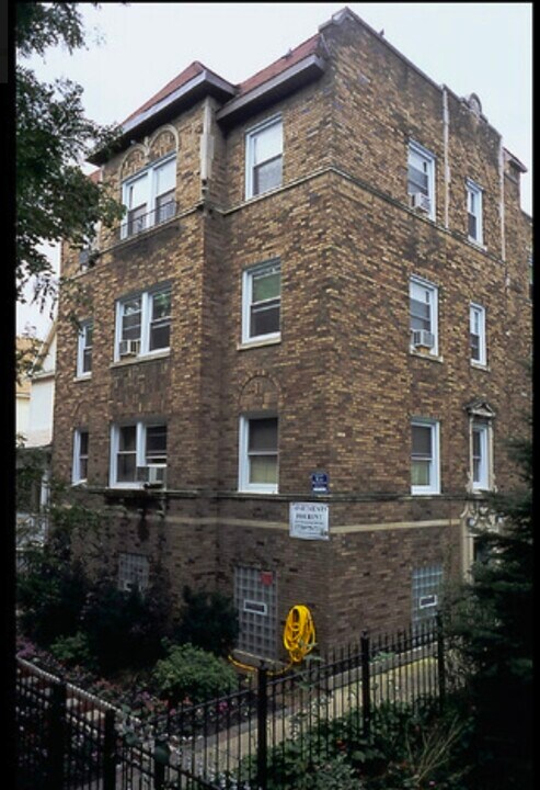 2244 N Monticello Ave in Chicago, IL - Building Photo