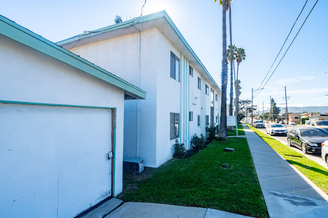 Arlington Apartments in Torrance, CA - Building Photo - Building Photo