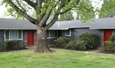 Redwood Court in Dallas, OR - Building Photo - Building Photo