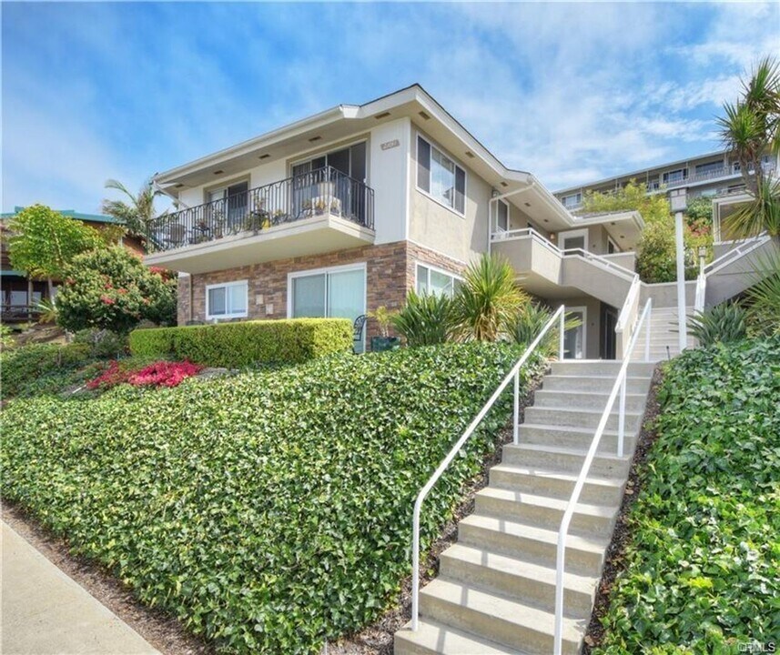 21641 Wesley Dr in Laguna Beach, CA - Building Photo