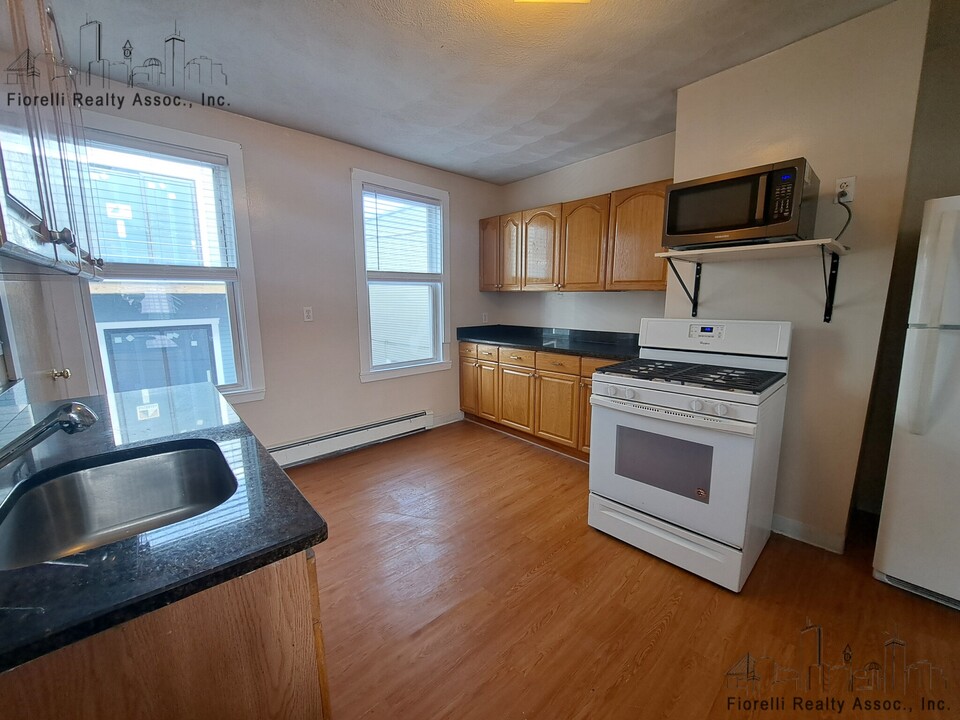 85 Ferrin St, Unit 3 in Boston, MA - Foto de edificio
