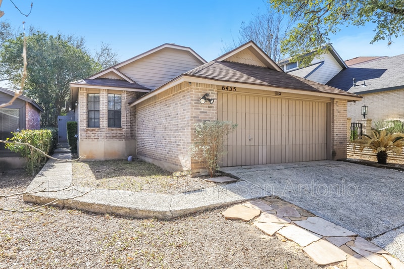 6455 Brookway Dr in San Antonio, TX - Building Photo