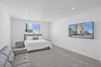 4001 S Ocean Dr in Hollywood, FL - Building Photo - Building Photo