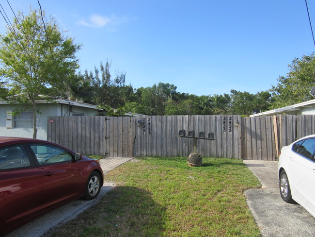 2425 NW 9th Ter in Wilton Manors, FL - Building Photo - Other