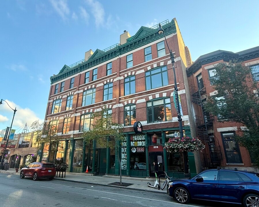 2216 N Lincoln Ave in Chicago, IL - Building Photo
