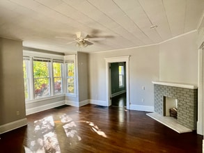 122 N 4th St in Delavan, WI - Foto de edificio - Building Photo