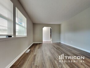 6095 Marbut Rd in Lithonia, GA - Building Photo - Building Photo
