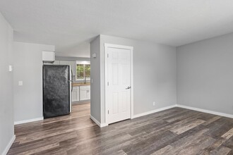 1374CEDA in Hillsboro, OR - Building Photo - Interior Photo