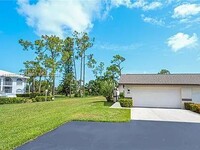 249 Deerwood Cir in Naples, FL - Foto de edificio - Building Photo