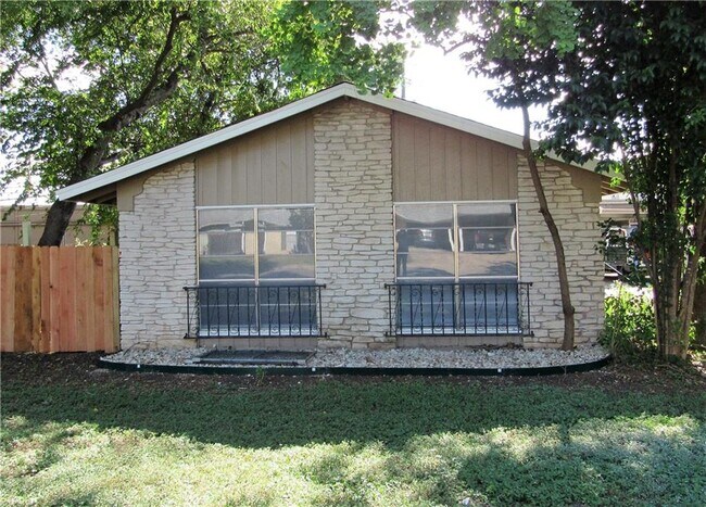 property at 2724 St Edwards Cir