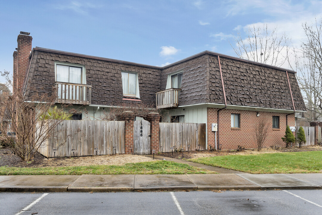 Saddlewood in Virginia Beach, VA - Building Photo