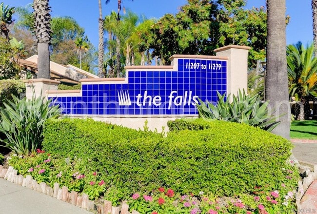 11263 Avenida De Los Lobos in San Diego, CA - Building Photo - Building Photo