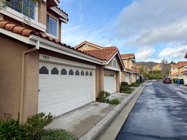 4905 Santo Dr in Oak Park, CA - Building Photo - Building Photo