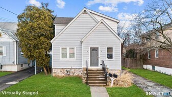 7 Willowbrook Pl in Stamford, CT - Building Photo