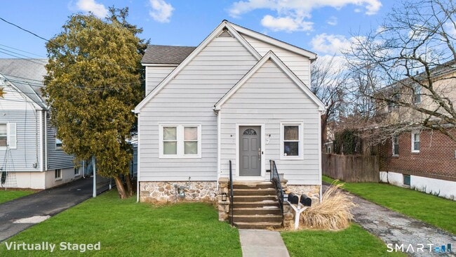 property at 7 Willowbrook Pl