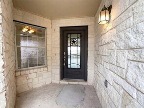 506 Gettysburg Loop in Elgin, TX - Building Photo - Building Photo