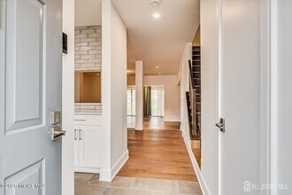 369 Bromley Pl in East Brunswick, NJ - Building Photo - Building Photo