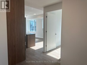 2501-2501 Saw Whet Blvd. in Oakville, ON - Building Photo - Building Photo