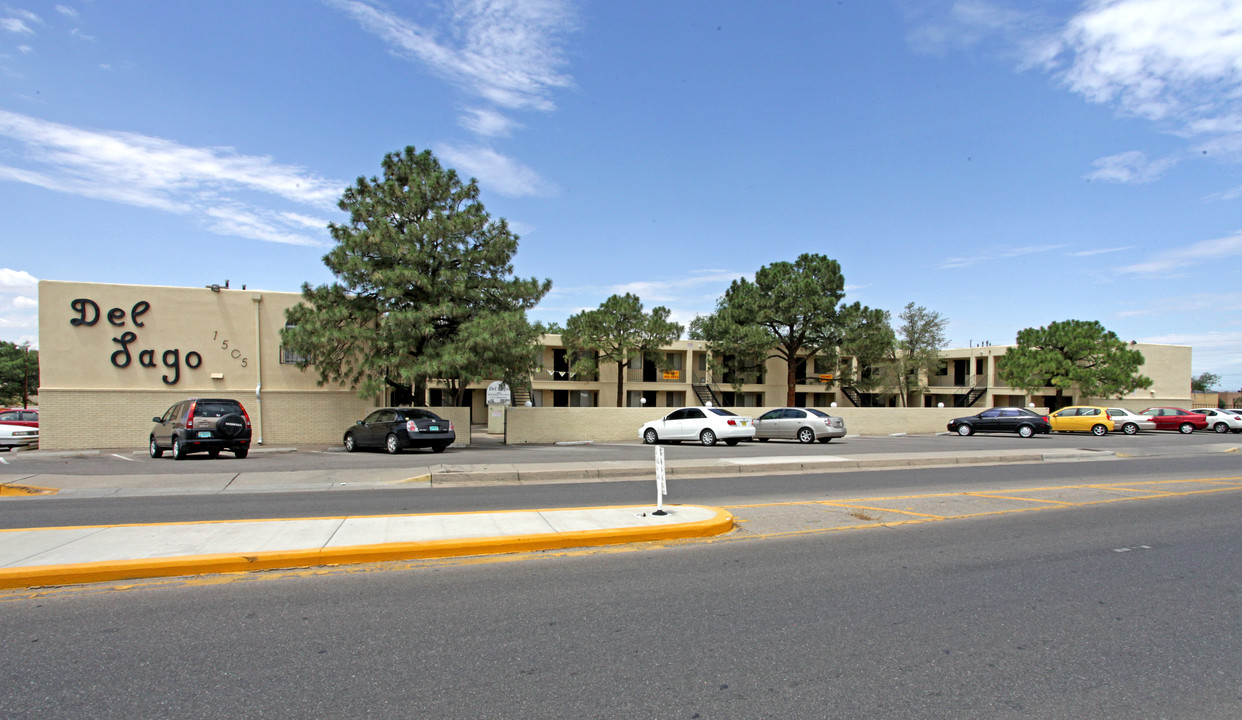 Del Lago Apartments in Albuquerque, NM - Building Photo