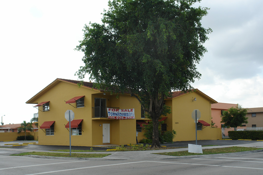 1400 W 41st St in Hialeah, FL - Building Photo