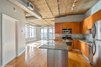 111 S Morgan St in Chicago, IL - Building Photo - Building Photo