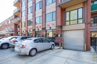 Buckingham Apartments in Flushing, NY - Foto de edificio - Building Photo