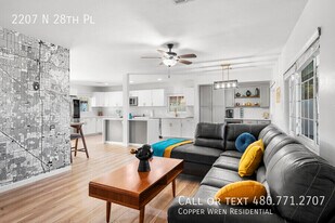 2207 N 28th Pl in Phoenix, AZ - Building Photo