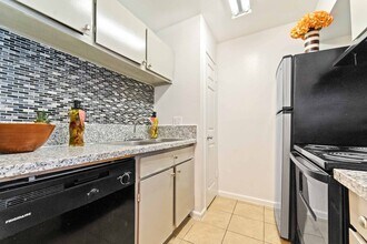 2431 Farm to Market 1960 Rd W-Unit -205 in Houston, TX - Building Photo - Building Photo