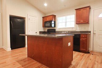 802 W Longleaf Dr in Auburn, AL - Building Photo - Building Photo
