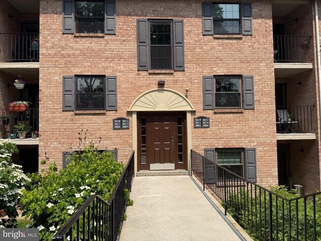 property at 3011 Valley Dr