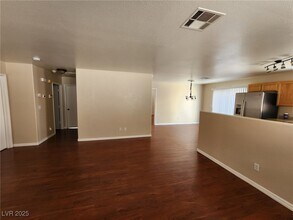 5012 River Splash Ave in Las Vegas, NV - Building Photo - Building Photo