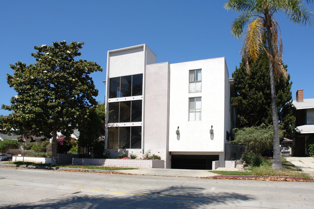 695 S Norton Ave in Los Angeles, CA - Foto de edificio